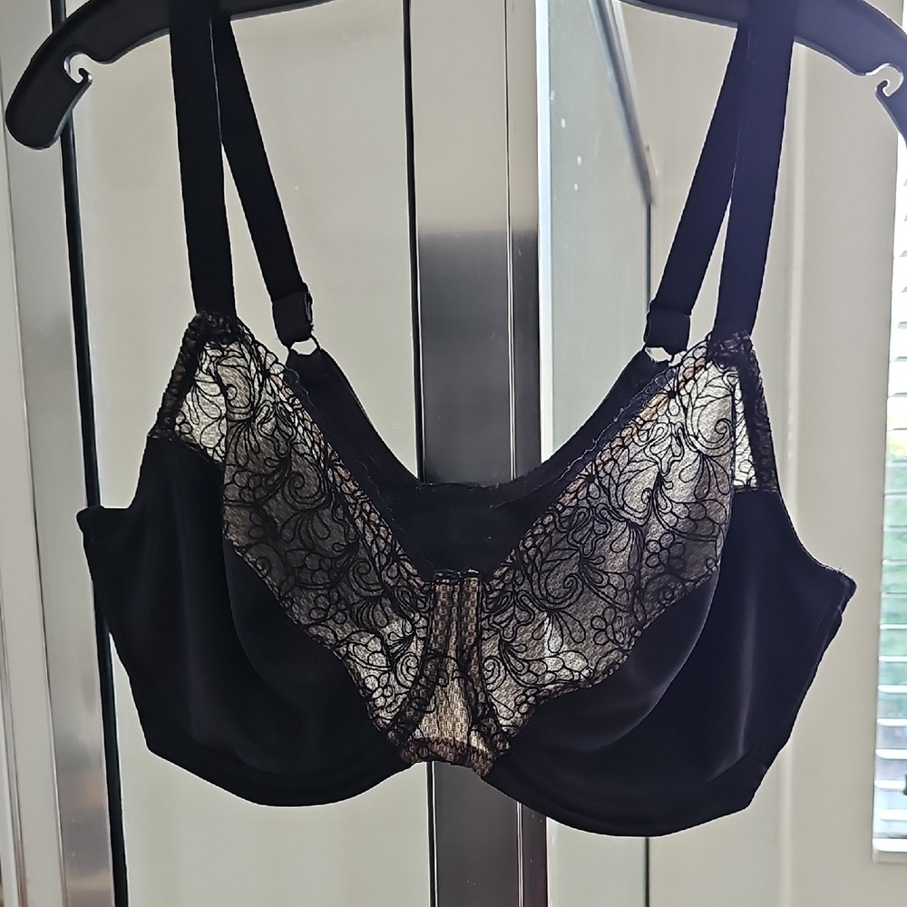 💛HP💛Bali Lace 'N Smooth Underwire Bra 40DD